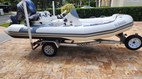 Avon Seasport 400 Deluxe