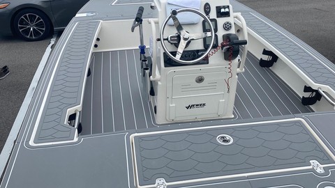 Hewes 16.9 redfisher