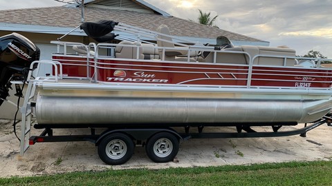 Sun Tracker Fishin Barge 20 DLX