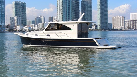 Broward 80 pilot house