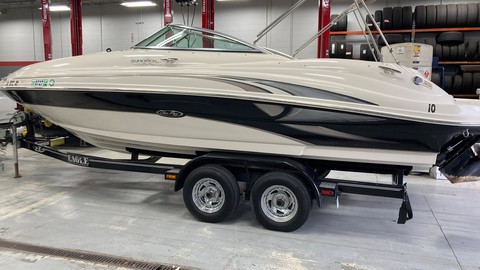 Sea Ray 220 Sundeck