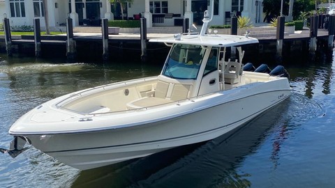Boston Whaler 350 Outrage
