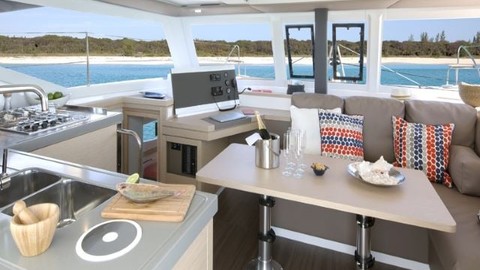 Fountaine Pajot Lucia 40