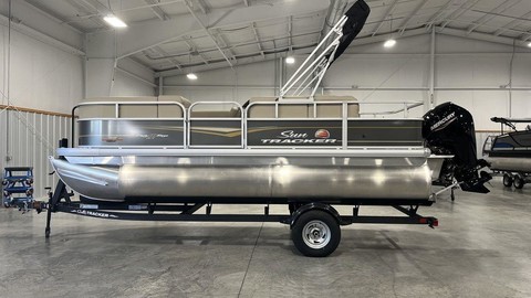 Sun Tracker Party Barge 18 DLX