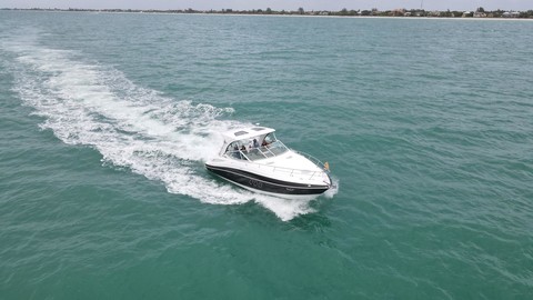 Cruisers Yachts 330 Express