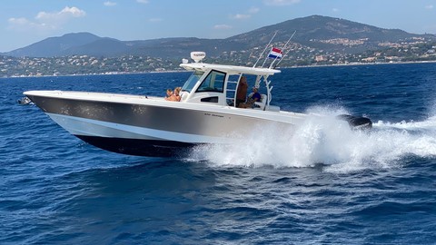 Boston Whaler 370 Outrage