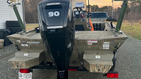 Tracker Grizzly 1860 CC