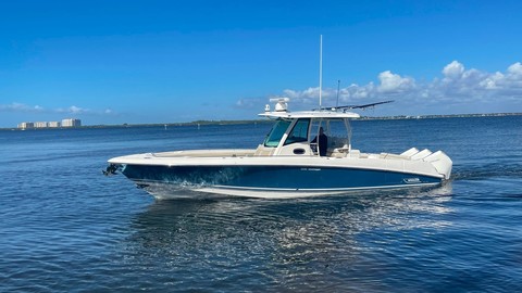 Boston Whaler 350 Outrage