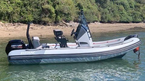 Bateau à moteur Zodiac Pro Open 550 Maax à louer - France | Boataround