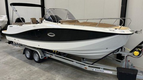 Quicksilver Activ 755 Sundeck