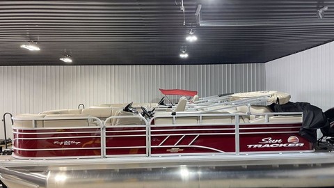 Sun Tracker Party Barge 22 DLX