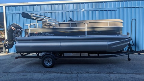 Sun Tracker Party Barge 20 DLX