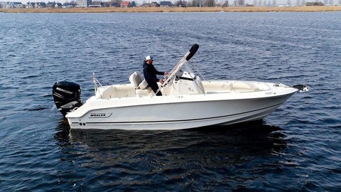 Boston Whaler 230 Outrage
