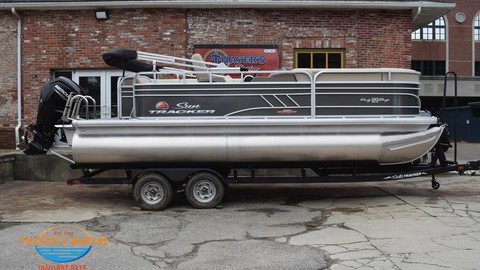 Sun Tracker Party Barge 20 DLX