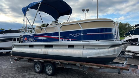 Sun Tracker Party Barge 18 DLX