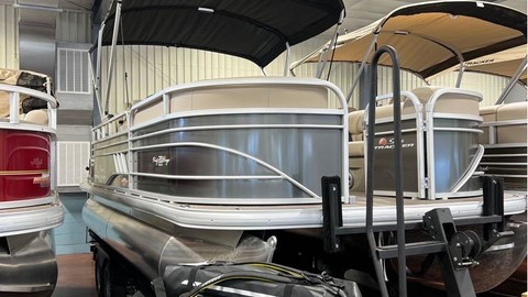 Sun Tracker Party Barge 20 DLX