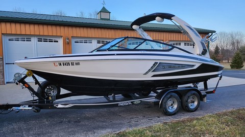 Regal 2100 RX Surf