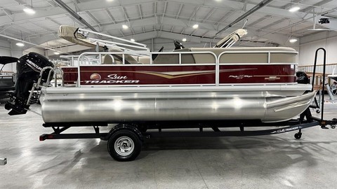 Sun Tracker Party Barge 18 DLX