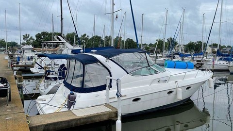 Cruisers yachts 3372 express