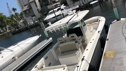 Boston Whaler 330 Outrage