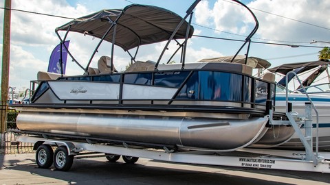 Sunchaser Boats Eclipse 8523 Entertainer