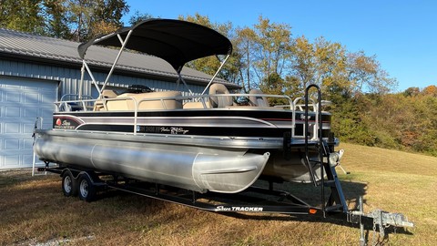 Sun Tracker Fishin Barge 24 DLX