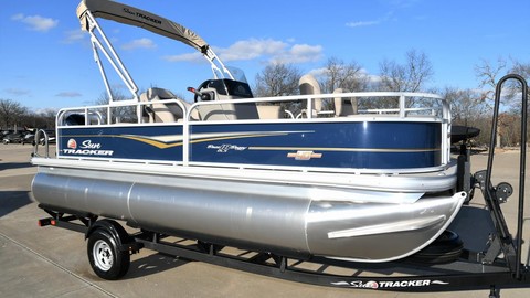 Sun Tracker Bass Buggy 18 DLX