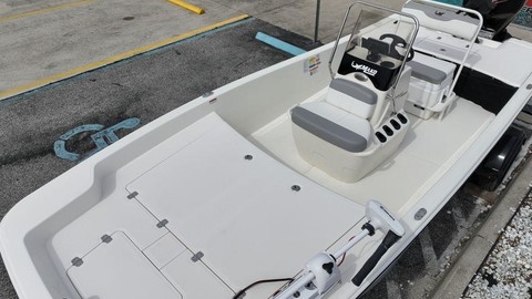 Mako Pro Skiff 17 CC