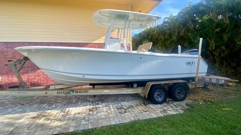 Sea Ray hunt ultra 211