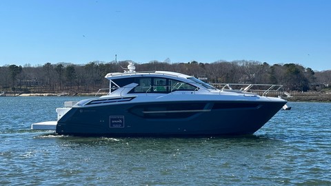Cruisers Yachts 42 Cantius