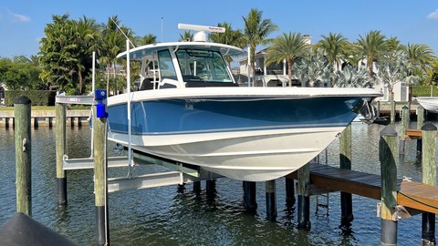 Boston Whaler 380 Outrage