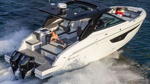 Cruisers Yachts Intercruiser 34