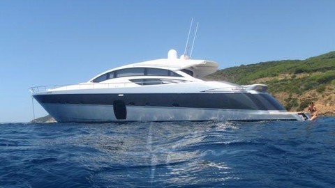 Pershing 72