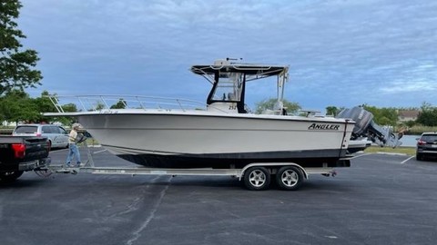 Angler Pro Boats 2900 center console