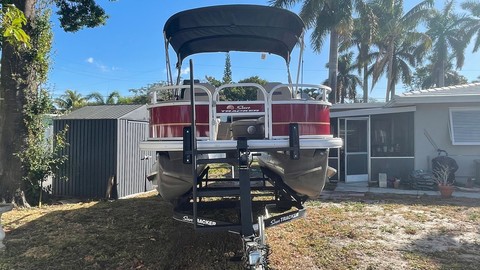 Sun Tracker Bass Buggy 18 DLX