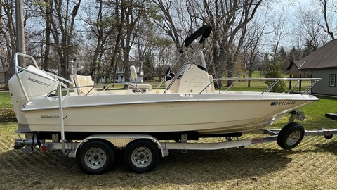 Boston Whaler 210 Dauntless