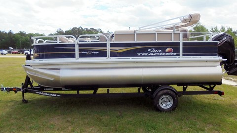 Sun Tracker Bass Buggy 18 DLX