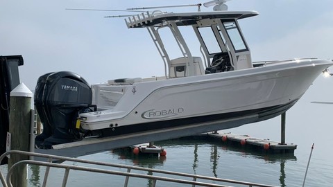 Robalo centre console r272