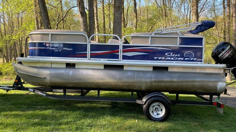 Sun Tracker Party Barge 18 DLX