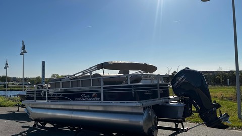 Sun Tracker Fishin Barge 20 DLX