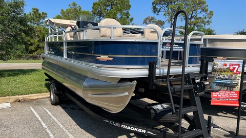 Sun Tracker Bass Buggy 18 DLX