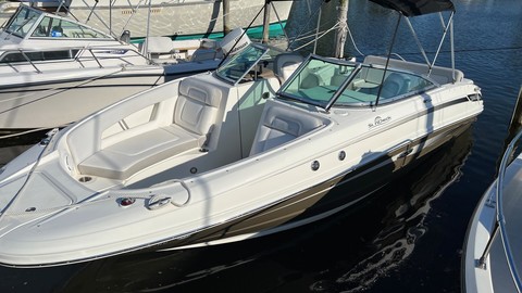 Sea Ray 240 Sundeck