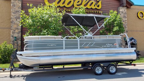 Sun Tracker Party Barge 22 DLX
