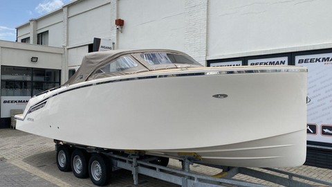 Hatteras 80 Motor Yacht