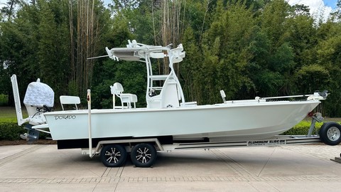 Domn8er 25 deck boat