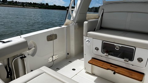 Boston Whaler 350 Realm