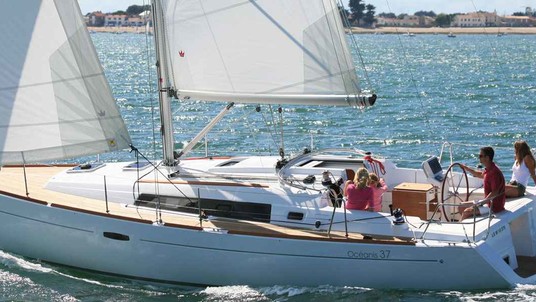 Beneteau Oceanis 37