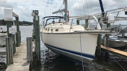 Island Packet Yachts Estero