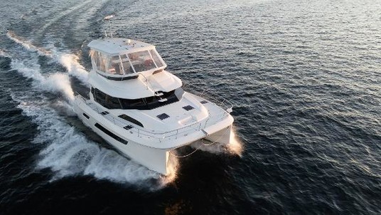 Aquila 44 Yacht