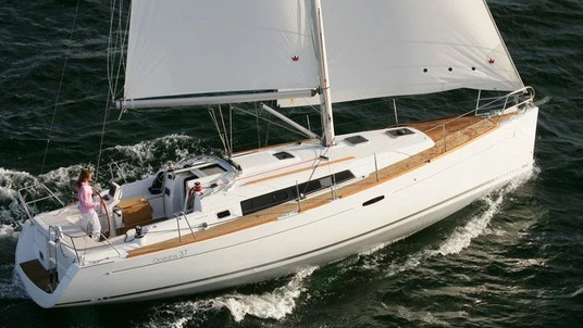 Beneteau Oceanis 37